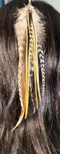 Load image into Gallery viewer, Feather Hair Xtension 6 Barrel Bead (8 Feathers)