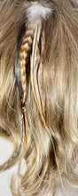 Load image into Gallery viewer, Feather Hair Xtension 8 Barrel Bead (7 Feathers)