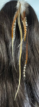 Load image into Gallery viewer, Feather Hair Xtension 8 Barrel Bead (7 Feathers)