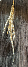 Load image into Gallery viewer, Feather Hair Xtension 18 Natural Bead (5 Feathers)