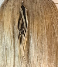 Load image into Gallery viewer, Feather Hair Xtension 57 Seed Beads (8 Feathers)