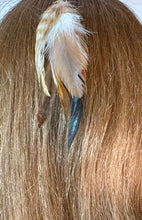 Load image into Gallery viewer, Feather Hair Xtension 60 Seed Beads( 6 Feathers)