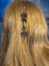 Load image into Gallery viewer, Feather Hair Xtension 66 Crystals Seed Beads (4 Feathers)
