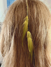 Load image into Gallery viewer, Feather Hair Xtension 77 Chained Seed Beads (5 Feathers)