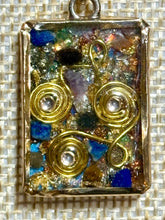 Load image into Gallery viewer, Orgonic POWER BAND-IT Gold Tone Chain Hand Crafted Reversible Orgonic Window Magnetic Crystal Coils