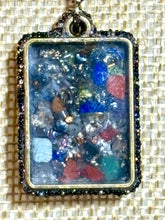 Load image into Gallery viewer, Orgonic POWER BAND-IT Gold Tone Chain Hand Crafted Reversible Orgonic Window Magnetic Crystal Coils Infinity