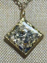 Load image into Gallery viewer, Orgonic POWER BAND-IT Gold Tone Chain Hand Crafted Reversible Orgonic Magnetic Crystal Points LOVE Happiness Diamond