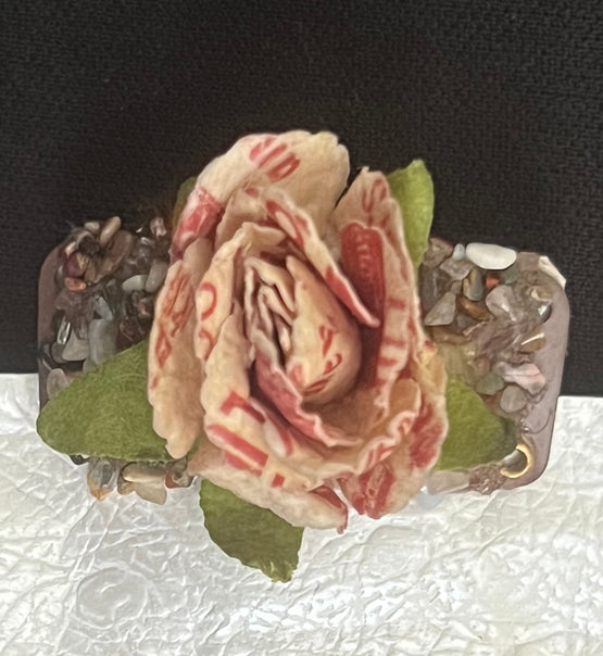 CLIP-IT Flower CTF4 Small Peachy Newsprint Rose