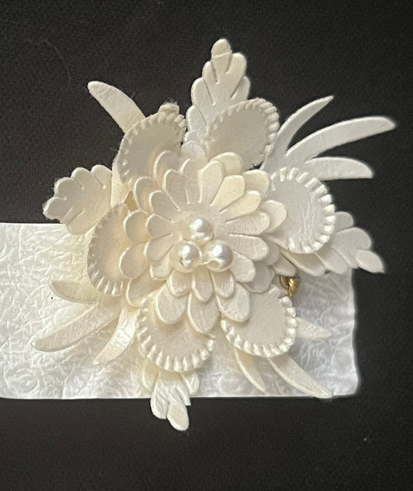 CLIP-IT Flower CTF6 Ivory Leatherette Floral Expression