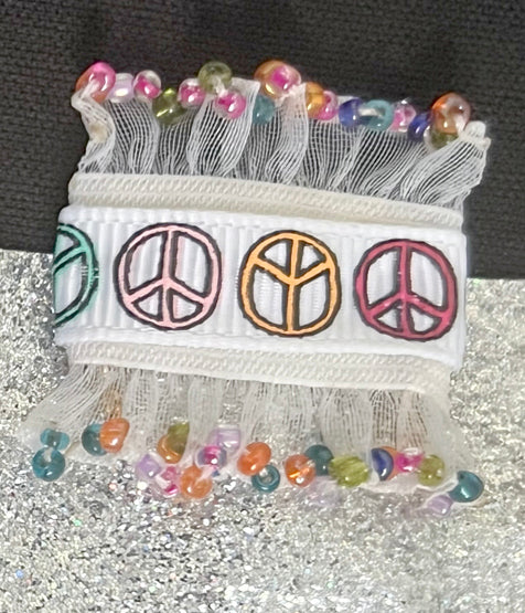 CLIP-IT Symbol CST31 Rainbowed Peace Signs Beaded Fringe