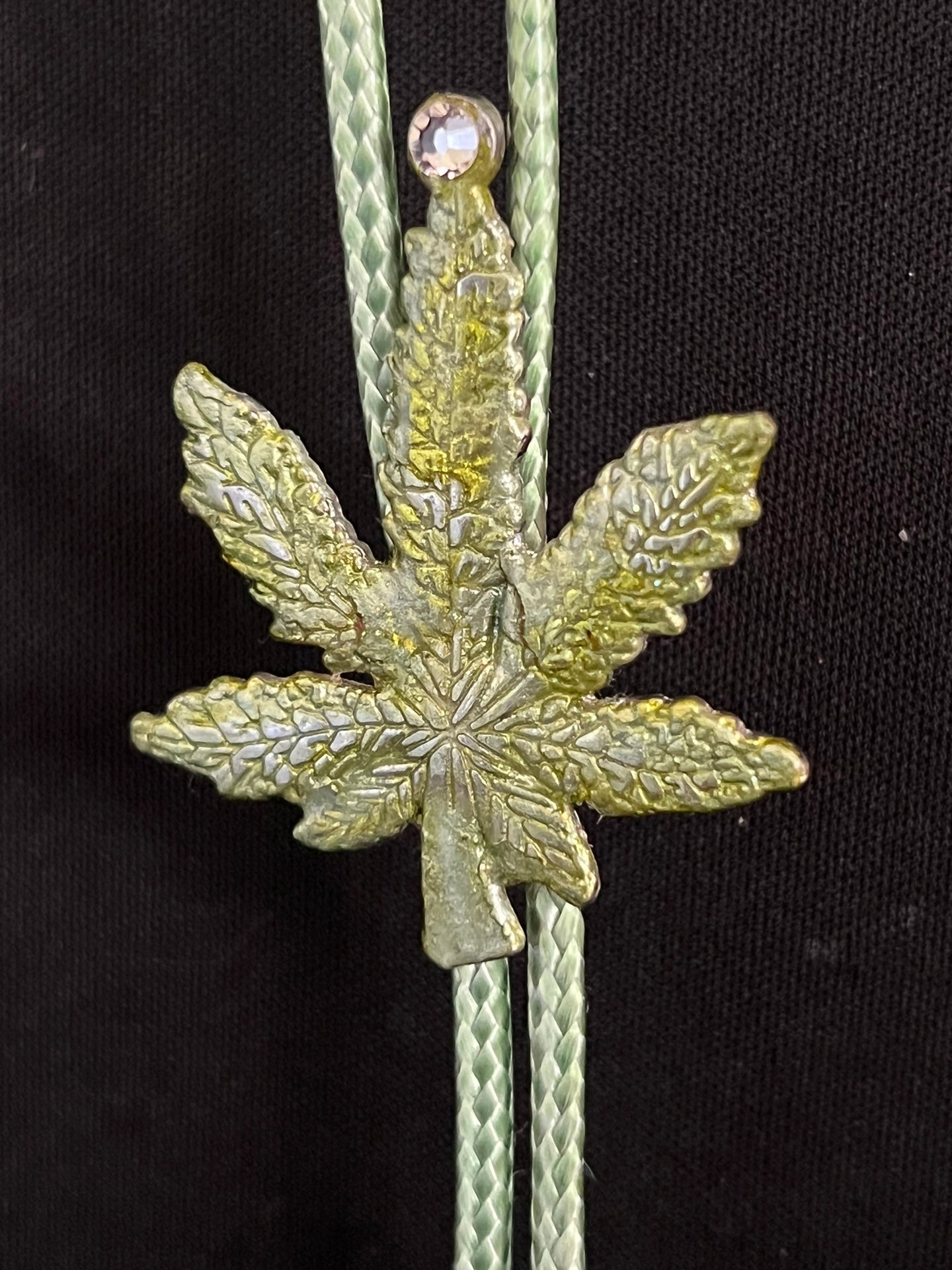 CORDIAL TIE Green CTG8 Crystallized Cannabis Leaf