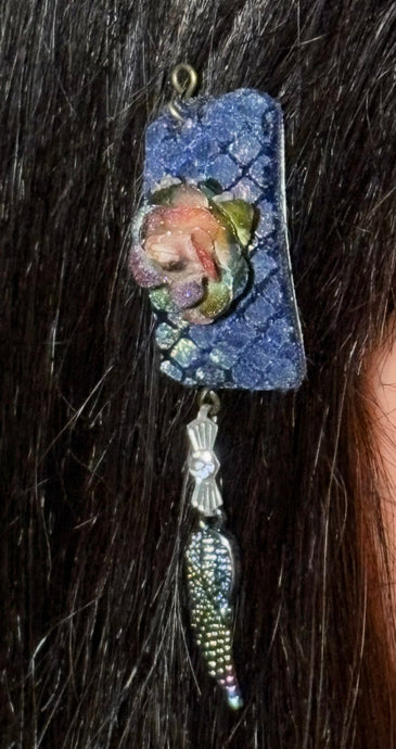 CLIP-IT Charming Attachment Rainbow RoseBud Blue Holographic Velvet & Colorful Feather
