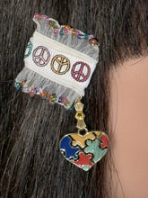 Load image into Gallery viewer, CLIP-IT Charming Attachment Rainbow Peace Tiny Beaded Trim &amp; Rainbow Heart Puzzle